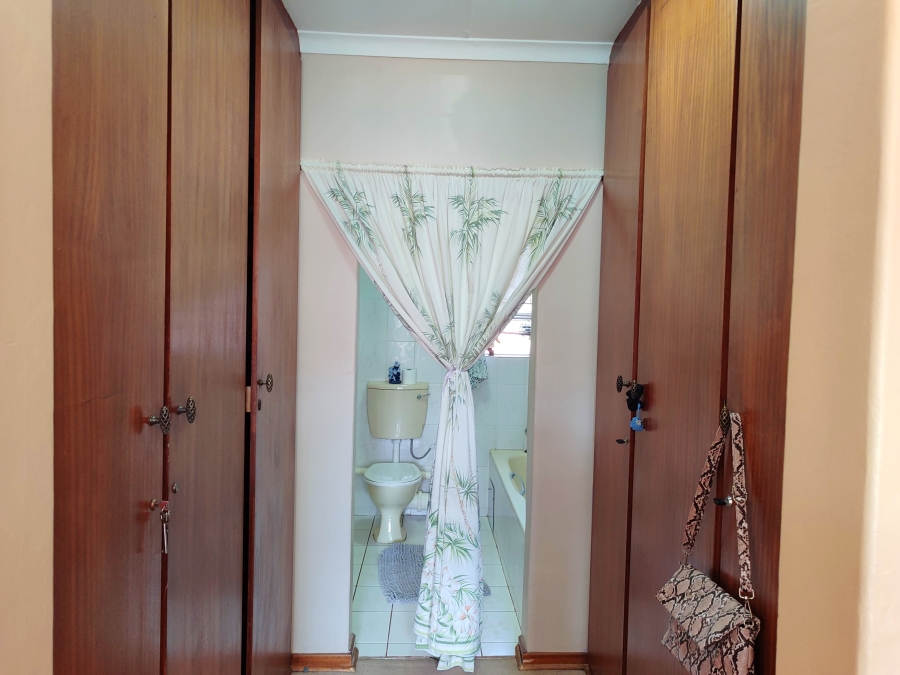3 Bedroom Property for Sale in Flamwood North West